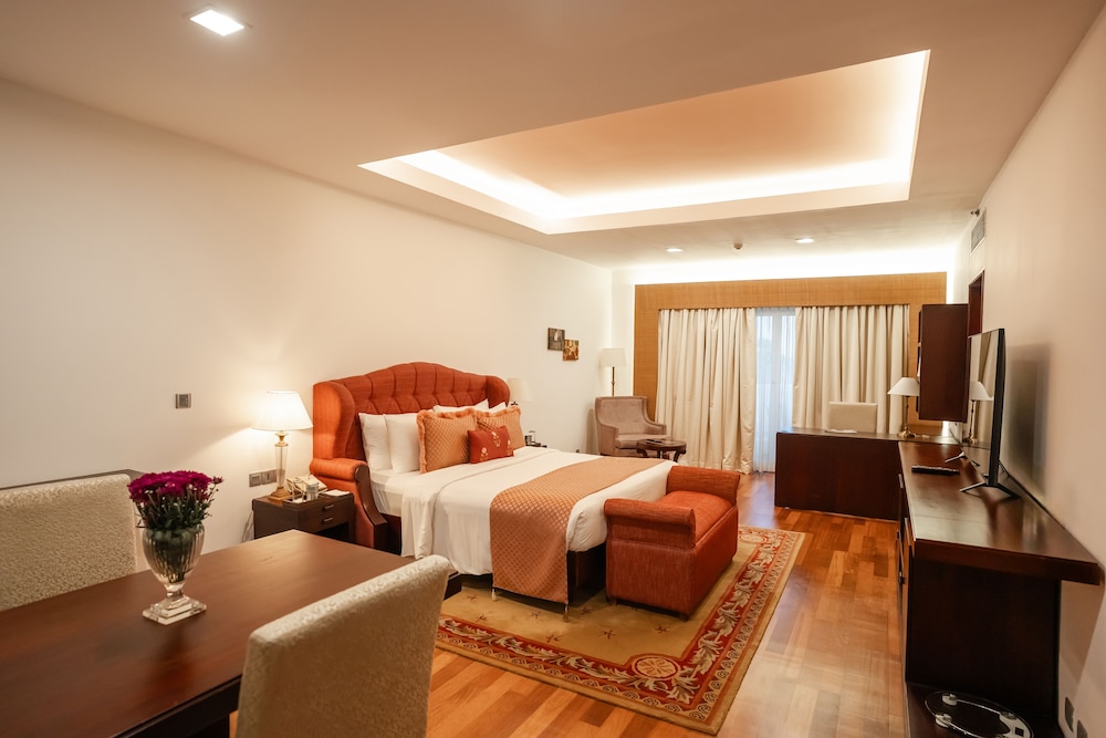 Royal Premier Lake View King - Photo 8