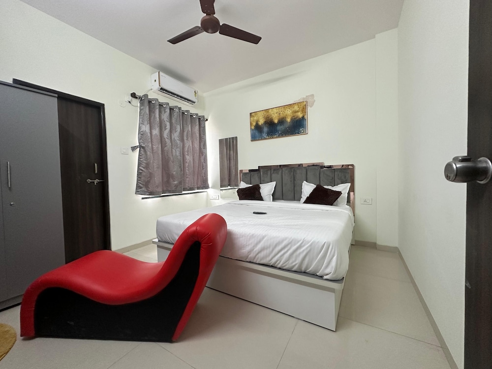 Deluxe Room, City View - Photo 6