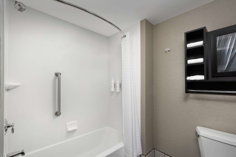 Suite Two Queen Bedroom non smoking - Photo 6