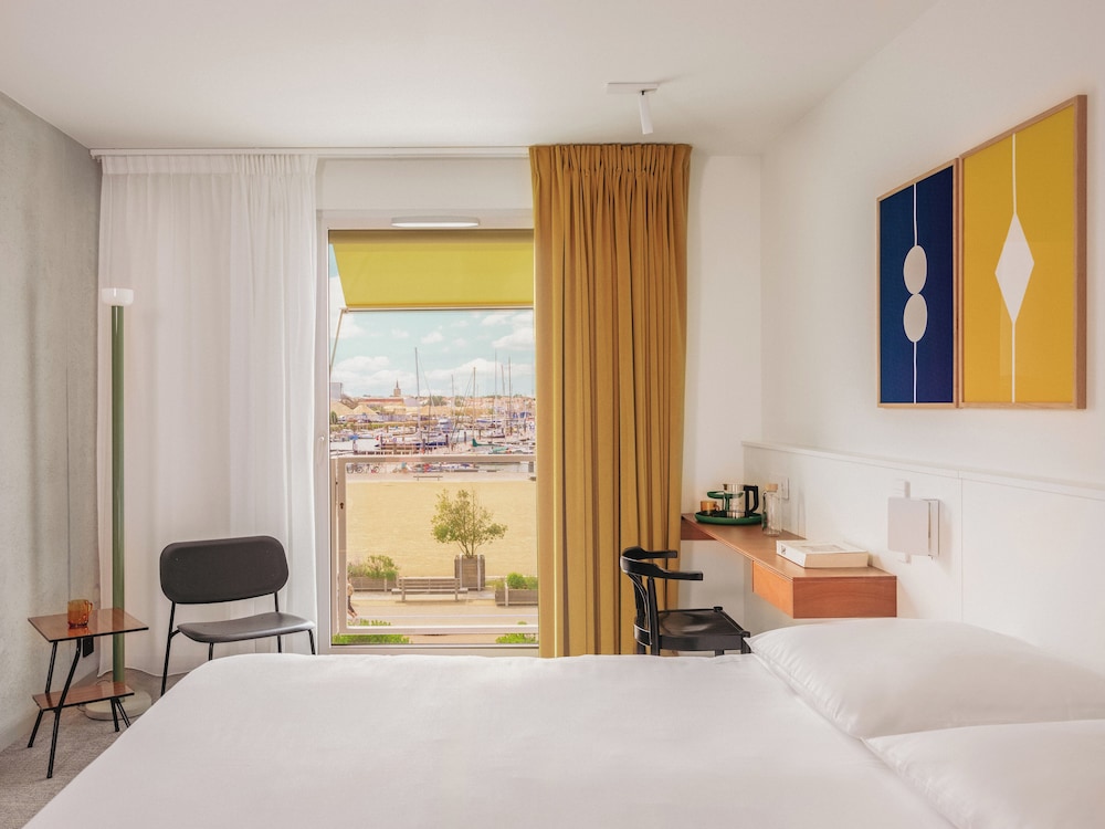 Comfort Room, Harbor View