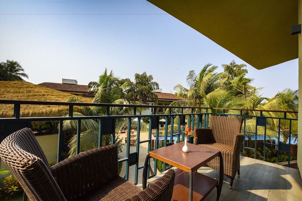 Superior Double Room, Pool View - Photo 11