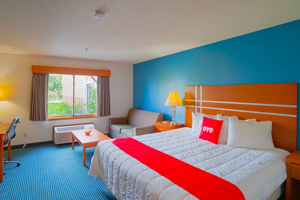 Premium Room (King Bed with Pull Out) photo 1