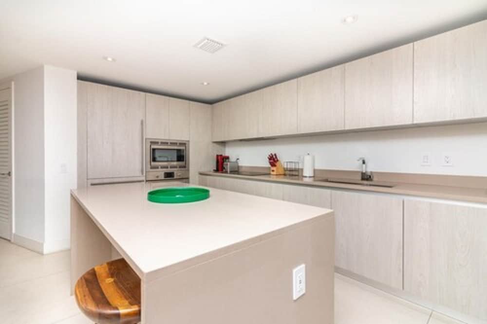 Condo, 1 Bedroom, Ocean View (3312) photo 2