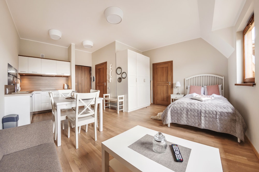 Apartment (32A, Orla Bialego 9)