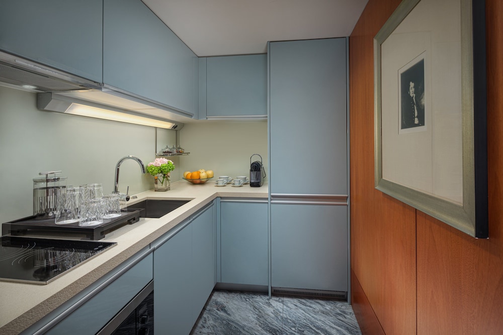 Suite (Tamar)