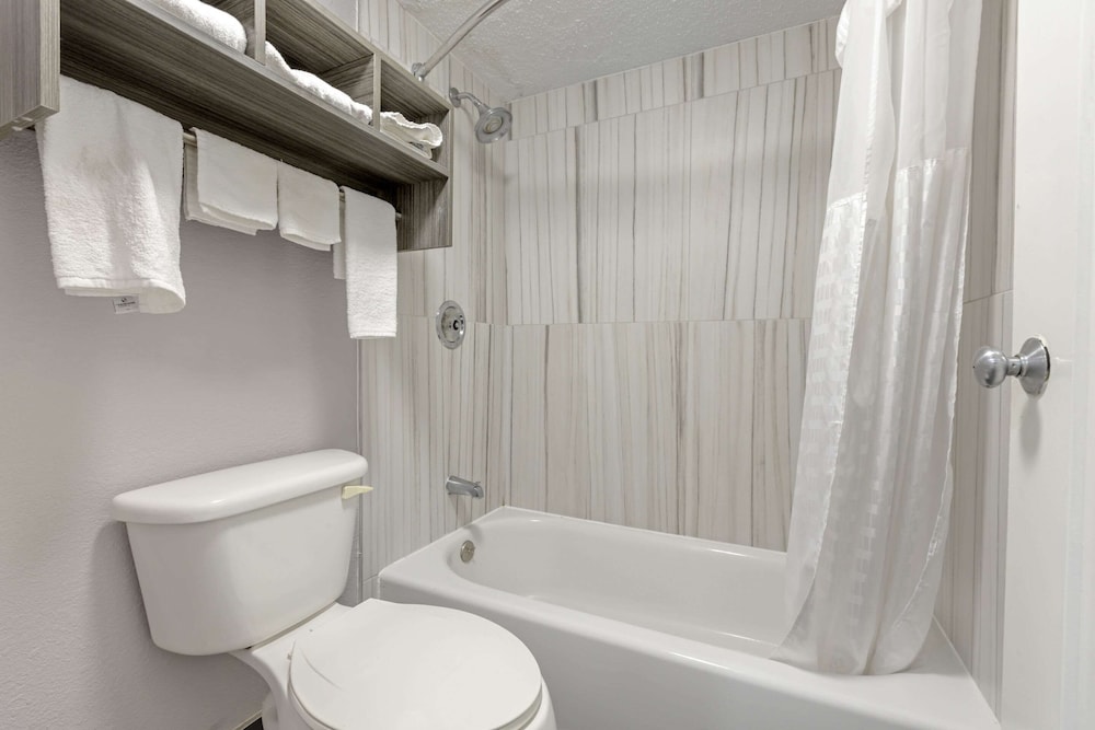 Standard Room, 2 Double Beds, Non Smoking - Photo 4