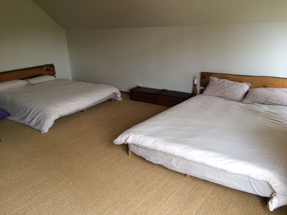 Whole House, 6 bedrooms, 4 Double, 1 Single, 3 Queen, photo 1