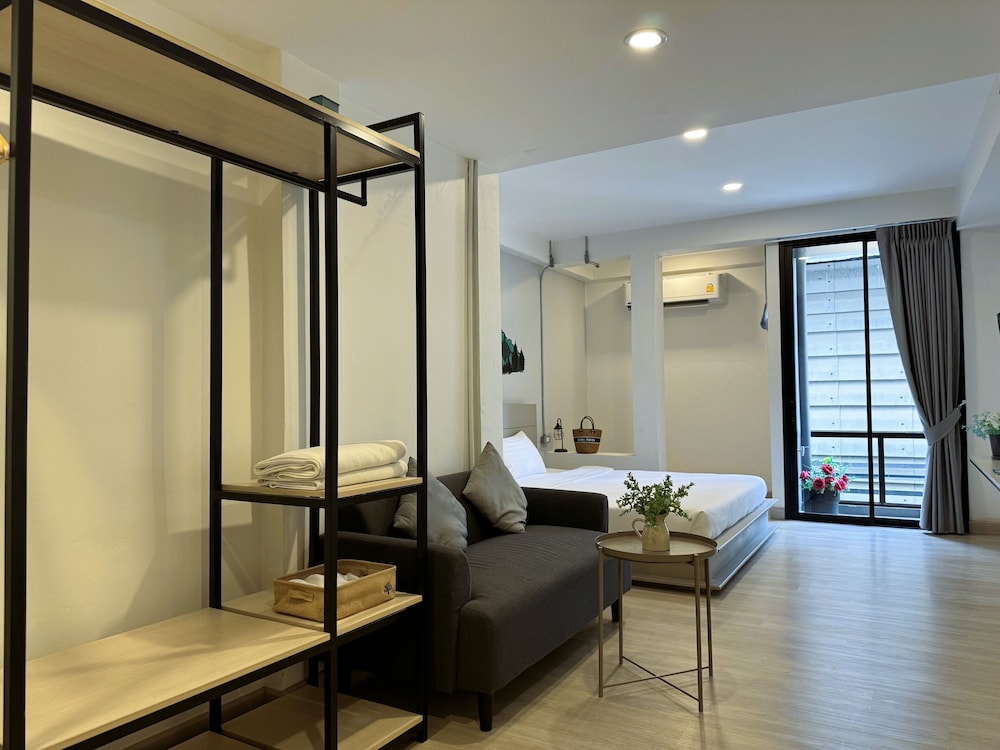 Superior Room King Bed photo 3
