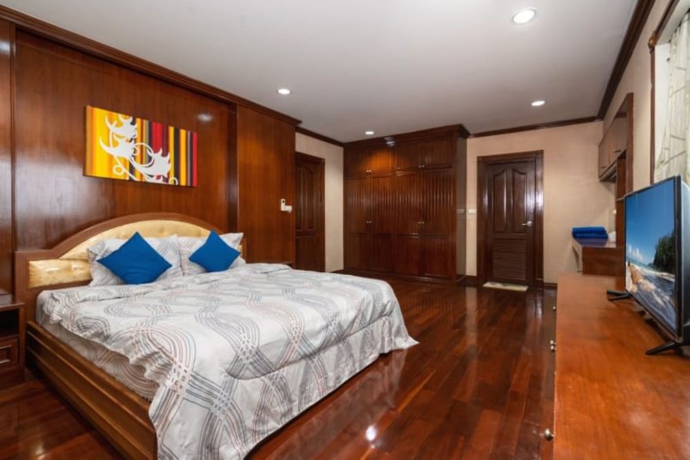 3 Bedrooms with Indoor Pool - Photo 12