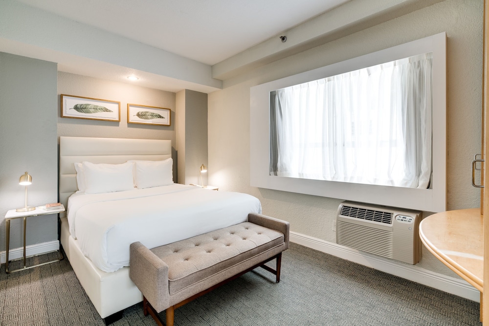Suite, 1 Queen Bed, Non Smoking photo 1