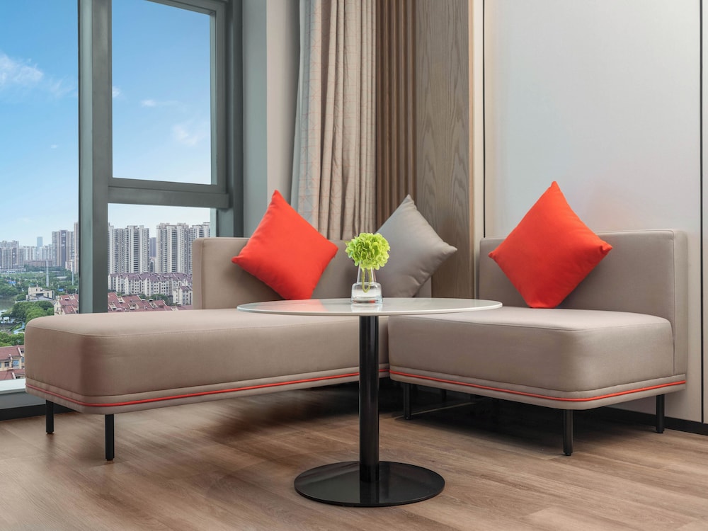 Standard Room, 1 King Bed (Extra Floor Space) photo 2