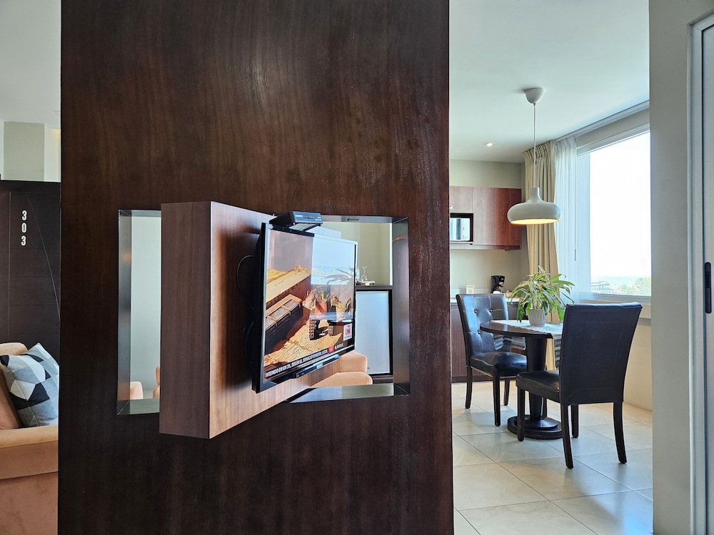 Executive Suite,Harbour View and Balcony photo 2