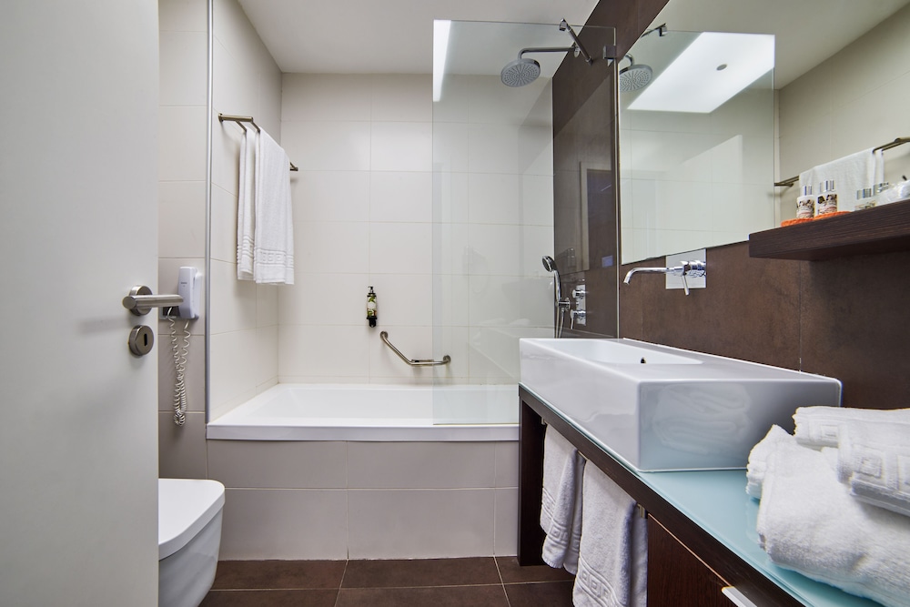 Family Suite, Partial Sea View (3 Adults) - Photo 9