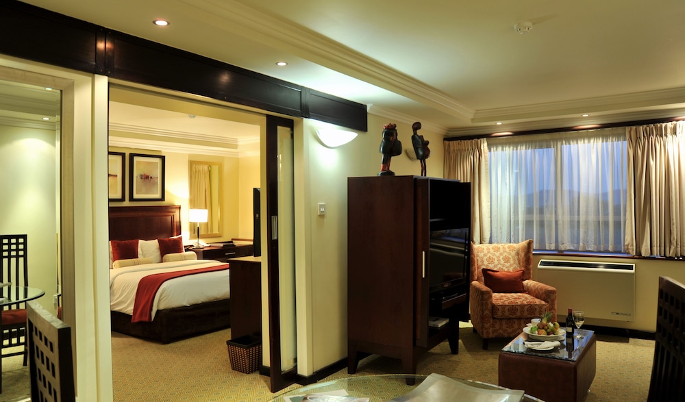 Presidential Suite, 1 Queen Bed, Ensuite, City View (Presidential Suite) photo 2