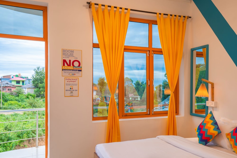 Deluxe Private Room with Balcony and Ensuite Bathroom - Photo 11