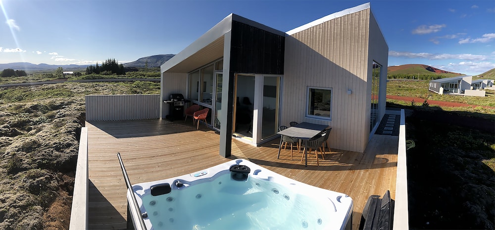 Superior Cottage, 2 Bedrooms, 2 Bathrooms, Hot Tub