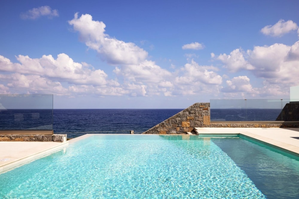 Villa photo 2