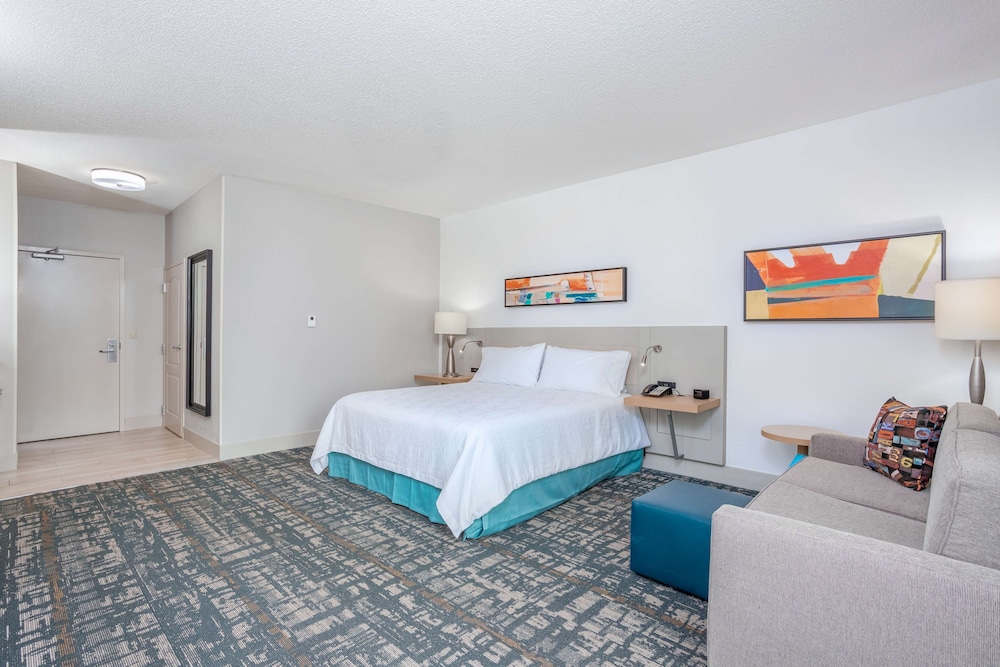 Room, 1 King Bed, Accessible (Mobility & Hearing, Roll-in Shower) - Photo 3