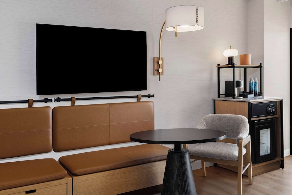 Suite (Hospitality) - Photo 1