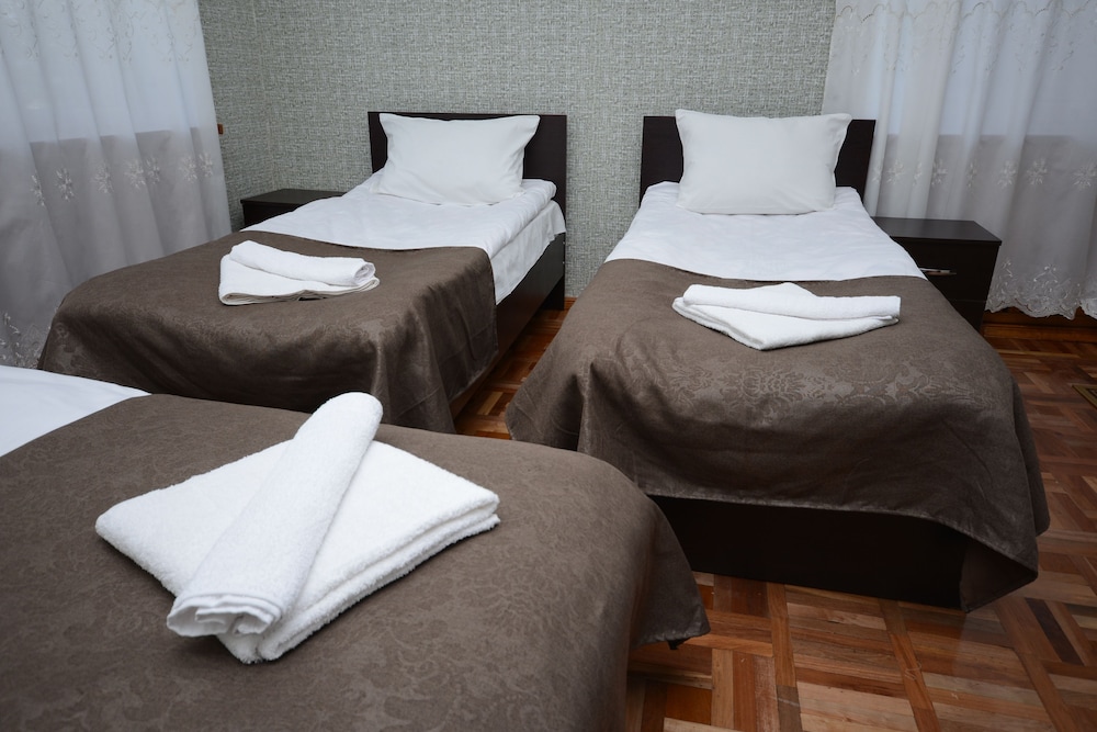 Classic Room, Multiple Beds, Garden View photo 2