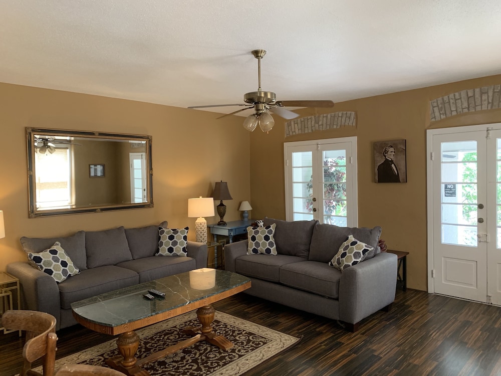 Standard Suite, Multiple Beds, Non Smoking (Guadalupe Suite)