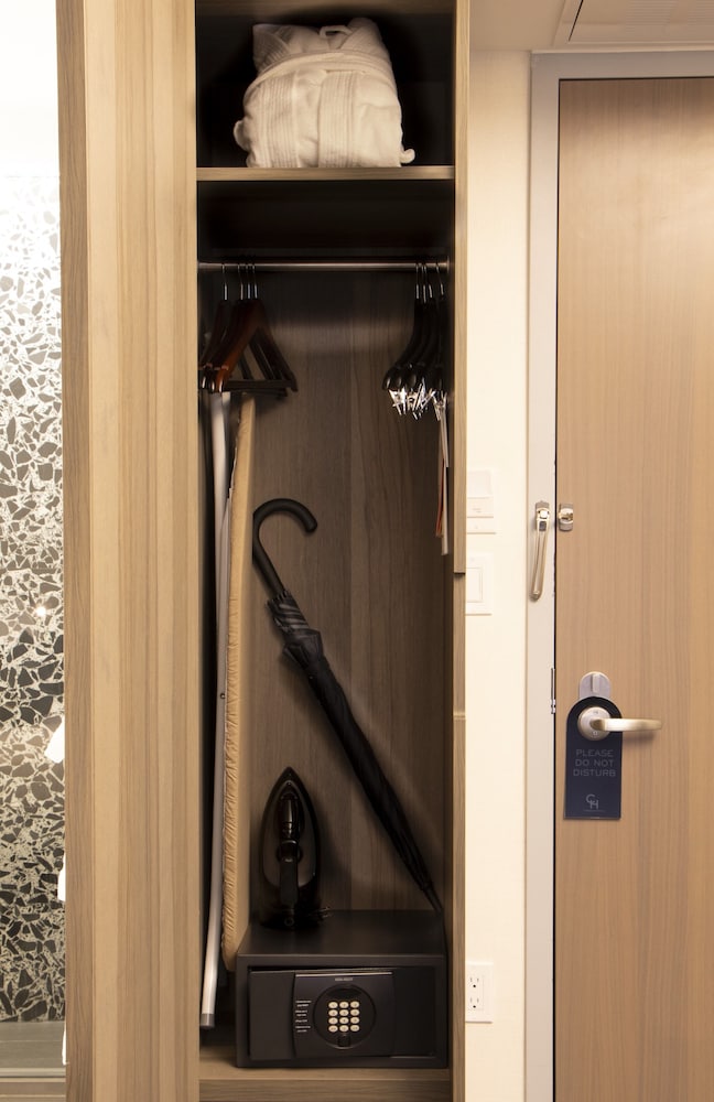 Superior Room, 1 Queen Bed, Mobility Accessible