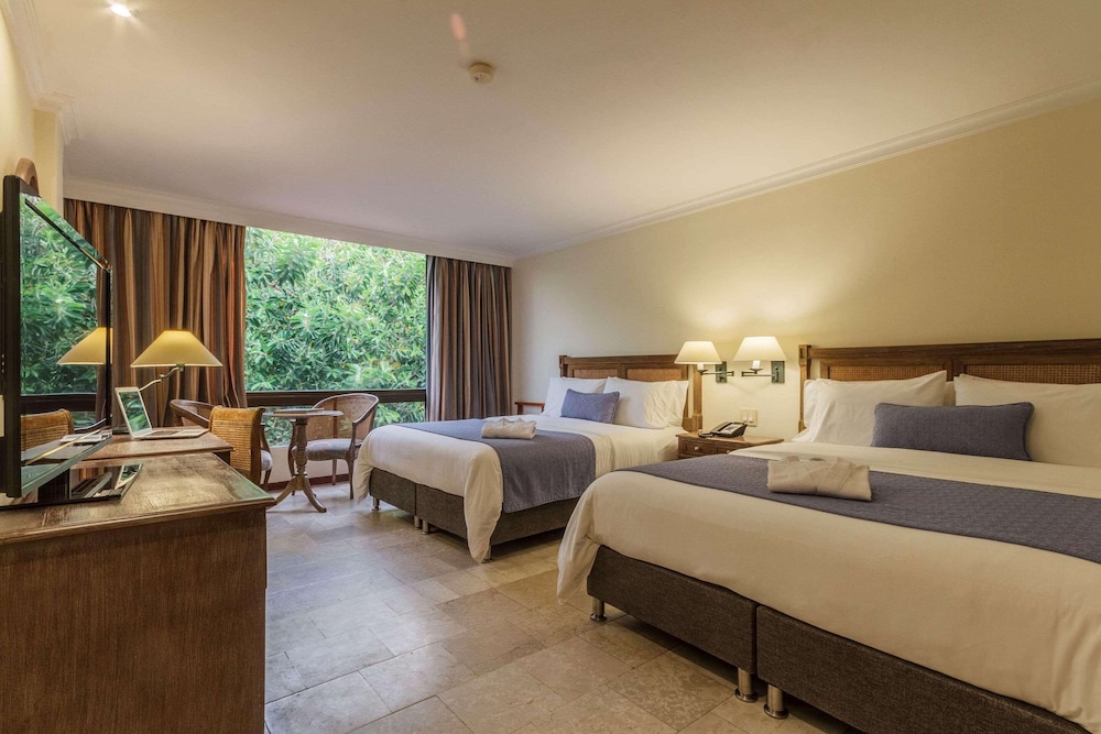 Premium Room, 2 Queen Beds, Non Smoking (City or Garden View) - Photo 3