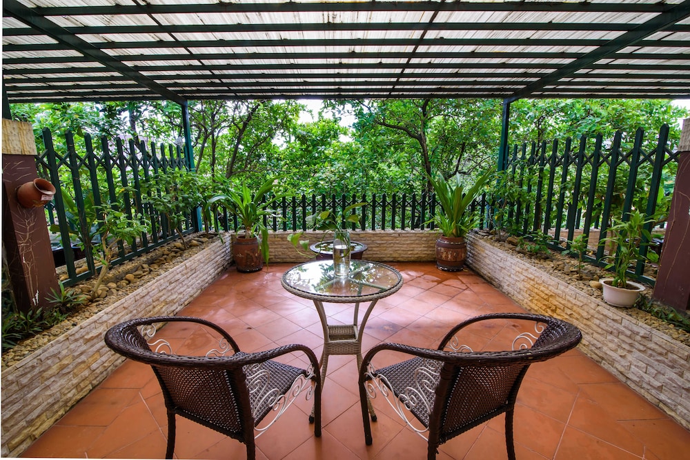 Deluxe Double Room, Garden View - Photo 2