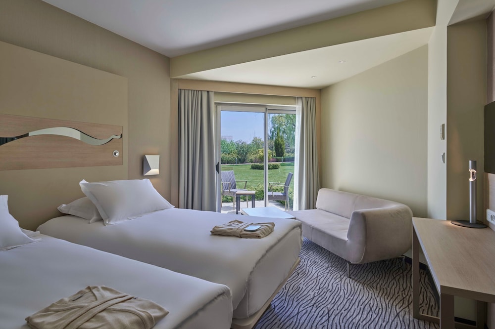 Superior Double or Twin Room photo 3