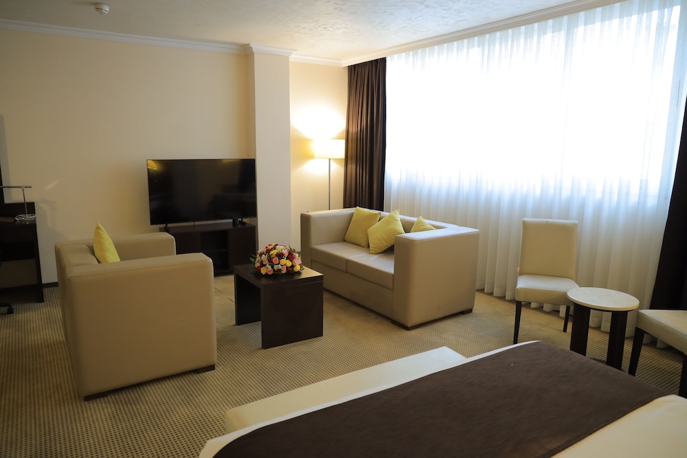 Executive Room - Photo 6