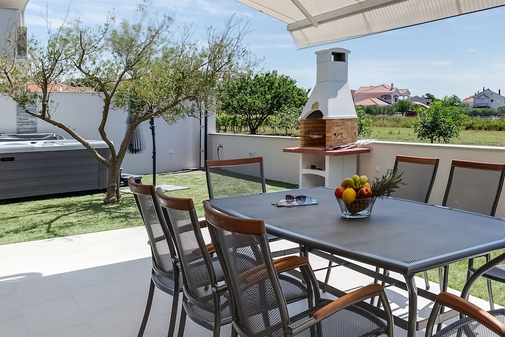 Villa, 3 Bedrooms, Terrace, Beachside