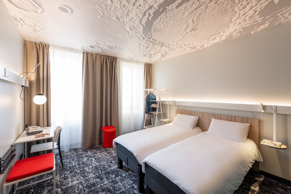 Standard Room, 2 Twin Beds - Photo 1
