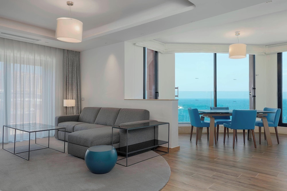 Luxury Suite, 1 Double Bed, Sea View (Balcony)
