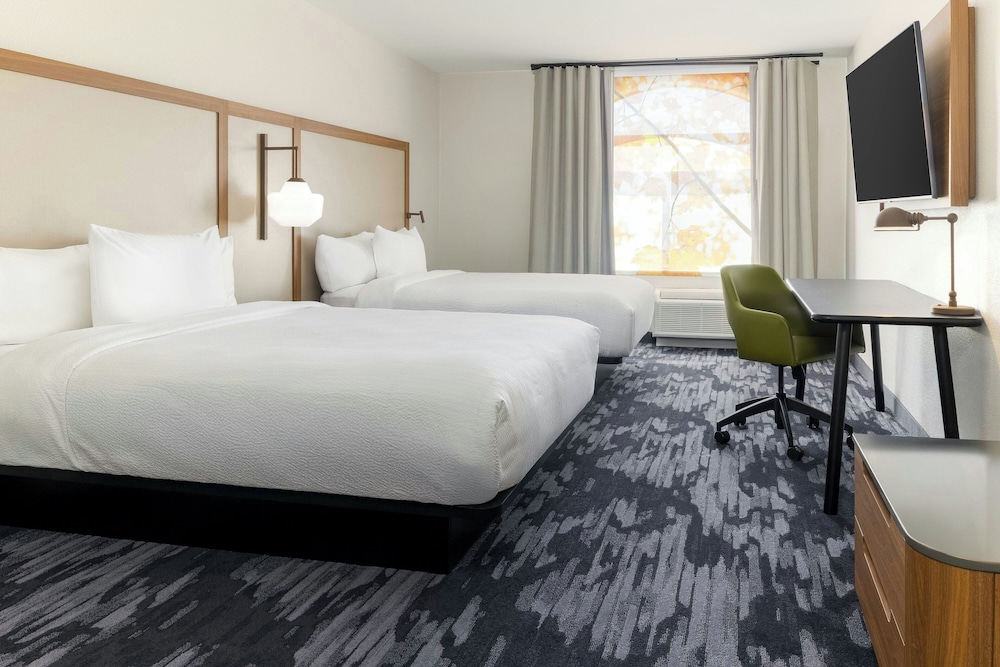 Studio, 2 Queen Beds (Mobility/Hearing Accessible, Tub) - Photo 2