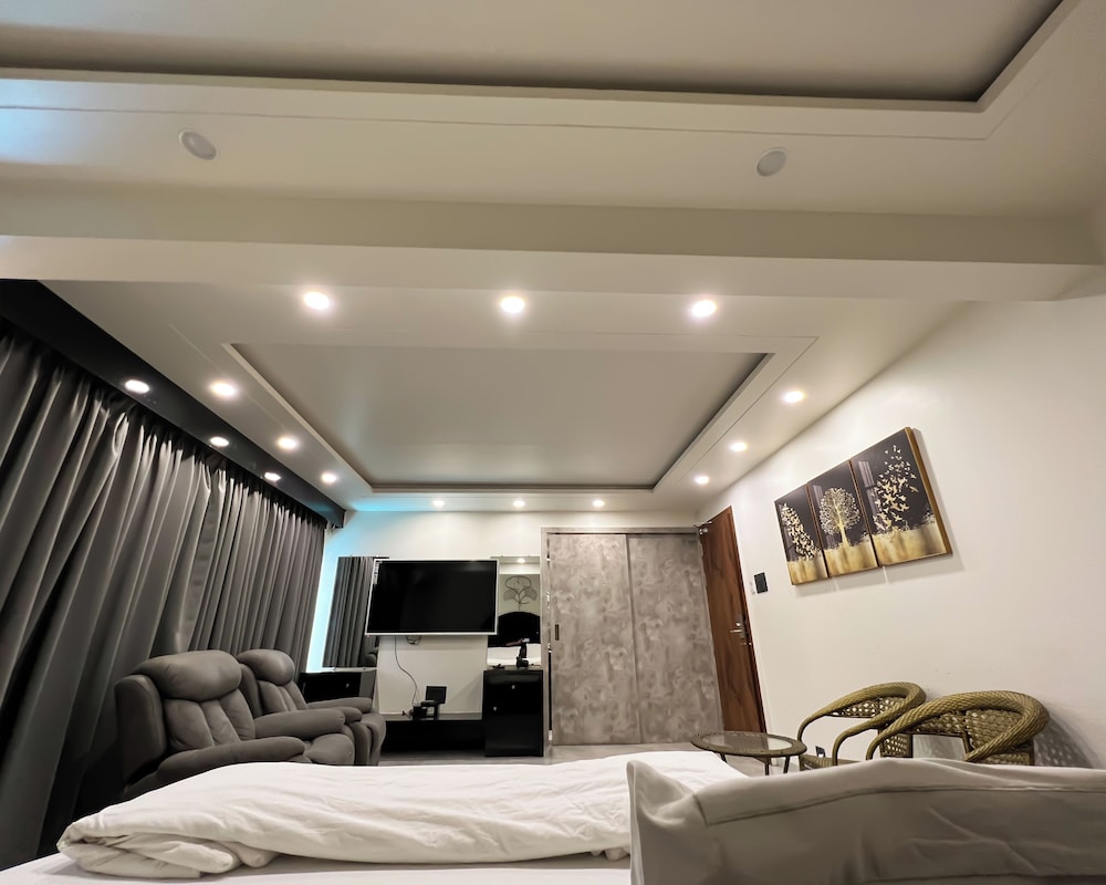 Meadow Suite with Private Balcony photo 2