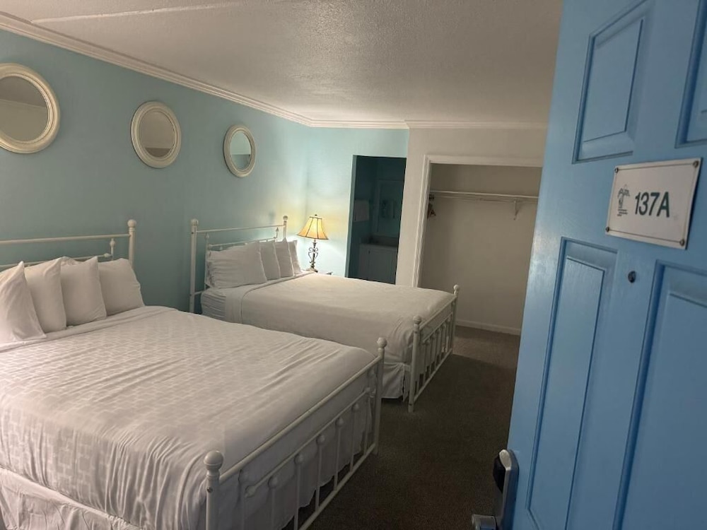 Double Room Economy