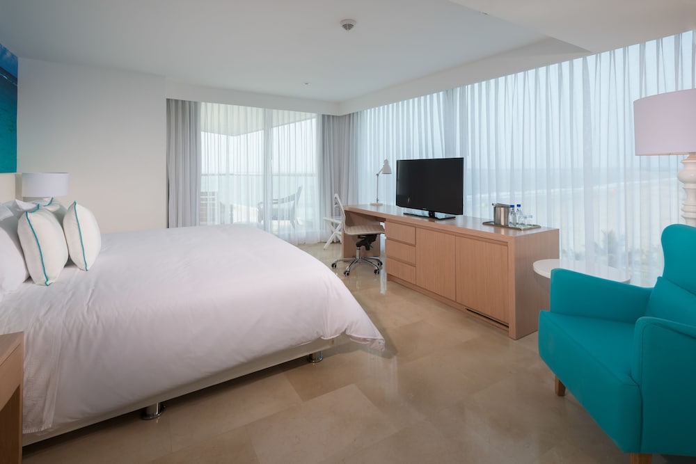 Suite, 2 Bedrooms, Non Smoking, Ocean View (1 Queenbed) photo 2