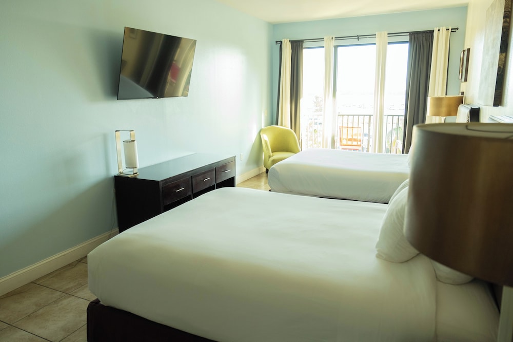 Room, 2 Queen Beds, Non Smoking photo 3