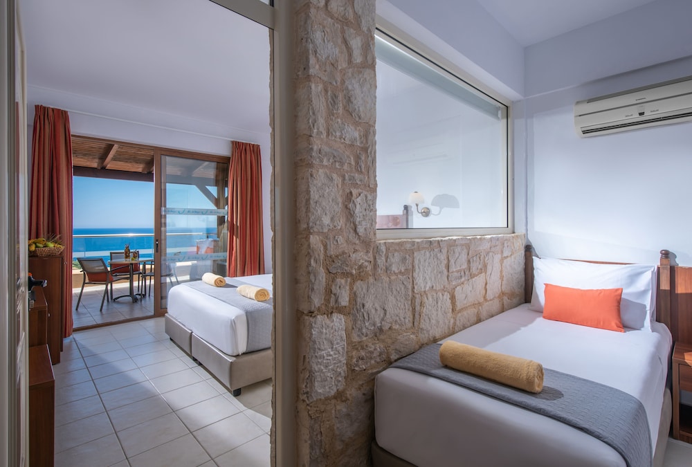 Family Room, 2 Bedrooms, Sea View - Photo 3