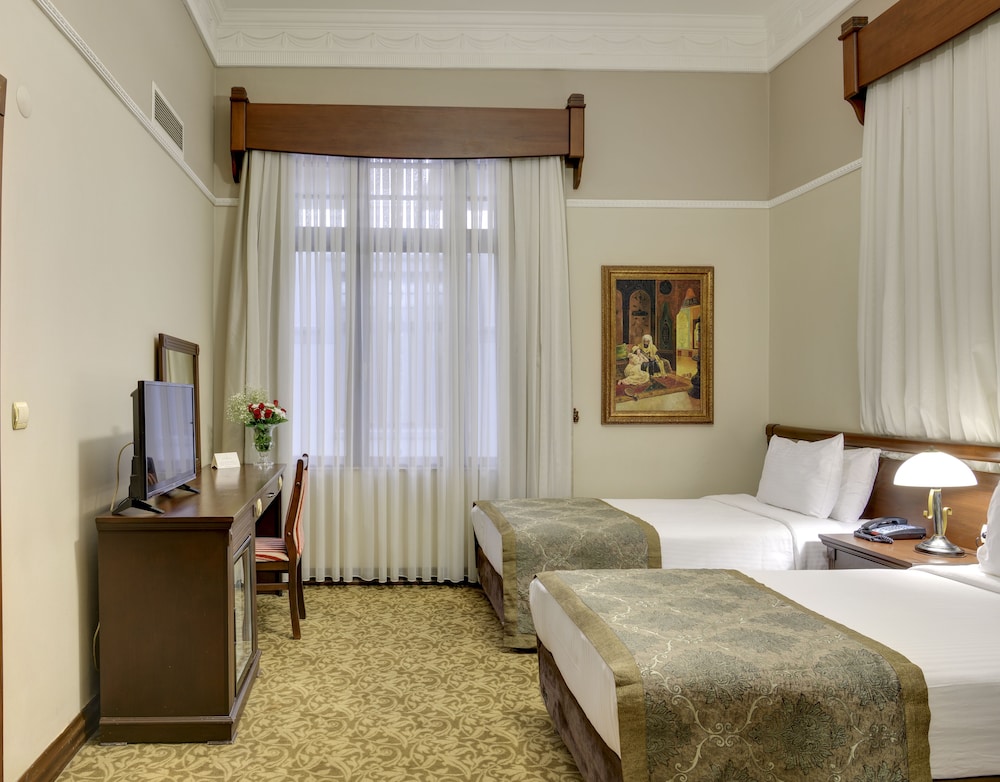 Superior Room, Queen Bed photo 2