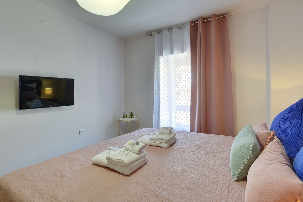 Studio, Balcony (4)