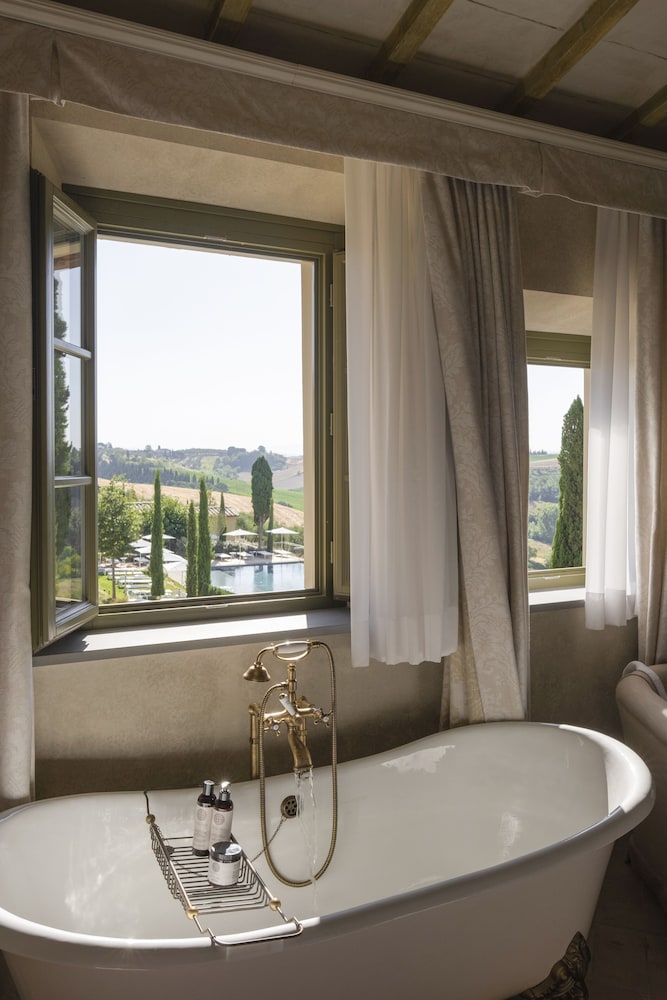 Premium Suite - Photo 17