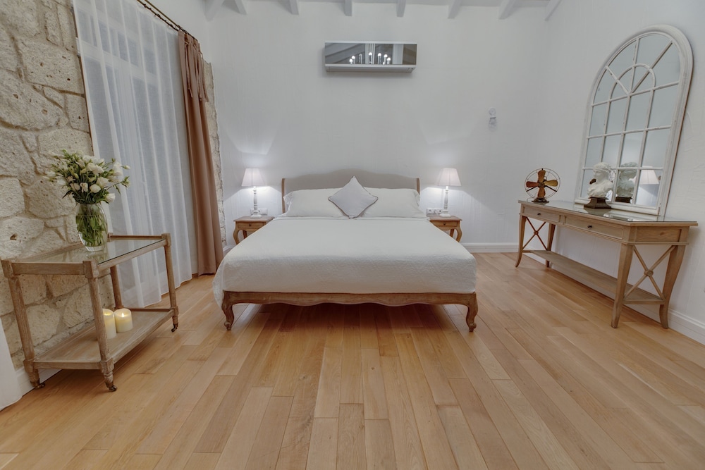 Deluxe Room, Fireplace