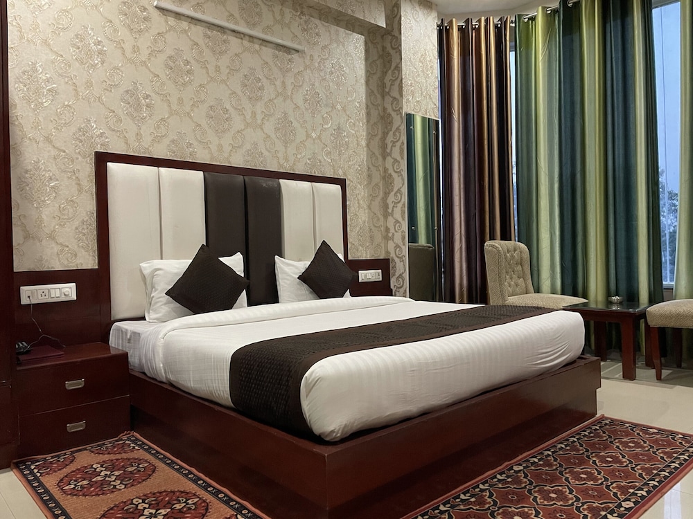 Executive Room - Photo 1