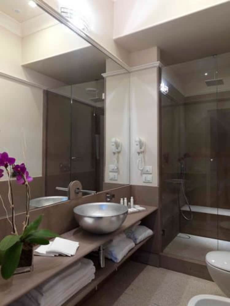 Luxury Suite, City View thumbnail 6