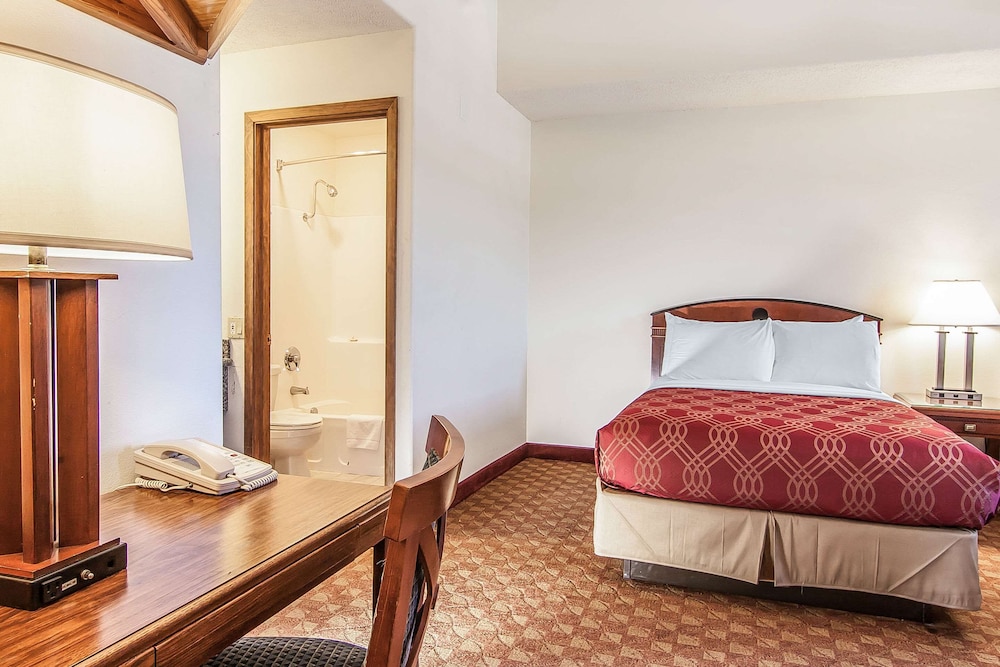 Standard Room, 2 Queen Beds - Photo 3