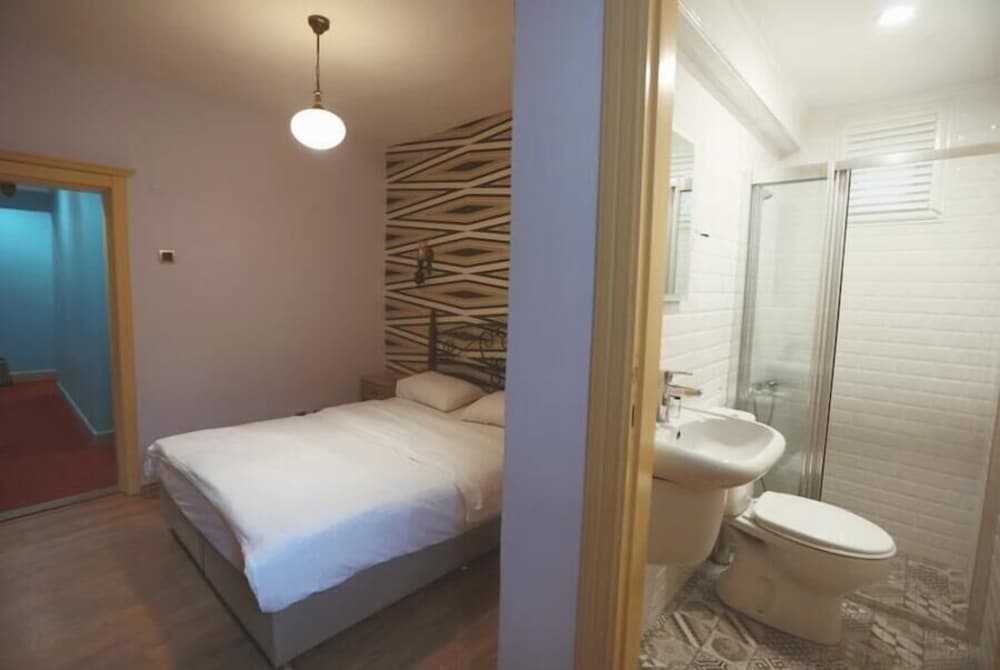 Standard Double Room Single Use, 1 Double Bed, Ensuite photo 2