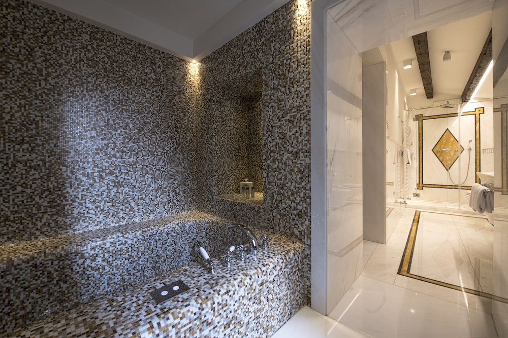 Presidential Suite, Canal View photo 2