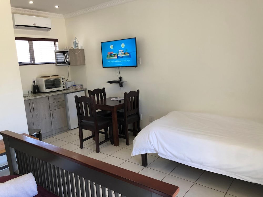 Standard Triple Room, 1 Bedroom, Non Smoking, Kitchenette photo 2