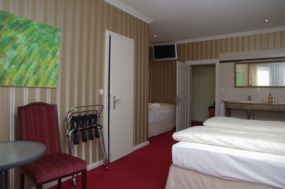 Economy Triple Room, 3 Twin Beds (Guest House Plönlein) - Photo 2